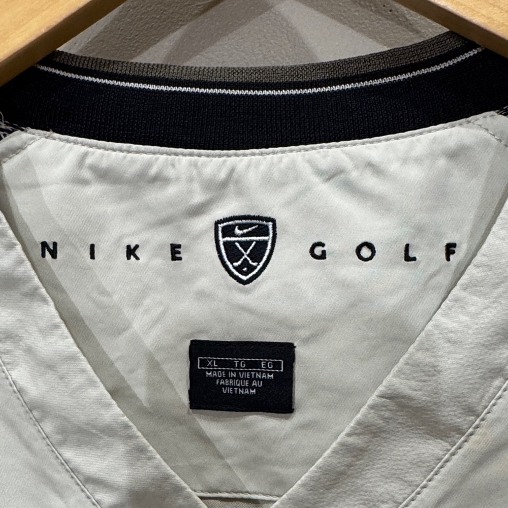 Nike Golf Vest - Picture 2 of 3